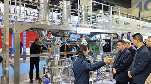 高服以“智能篩分系統(tǒng)+防爆解決方案”雙引擎驅(qū)動(dòng)制造業(yè)升級，獲工信部領(lǐng)導(dǎo)現(xiàn)場點(diǎn)贊